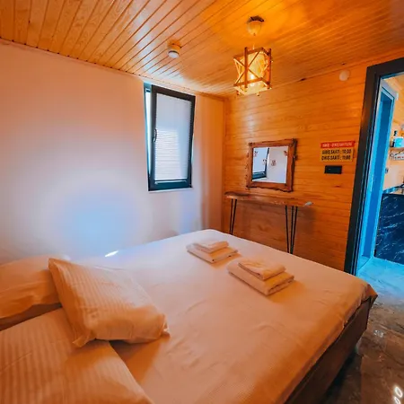 Bungorise Twin 1 Chalet *